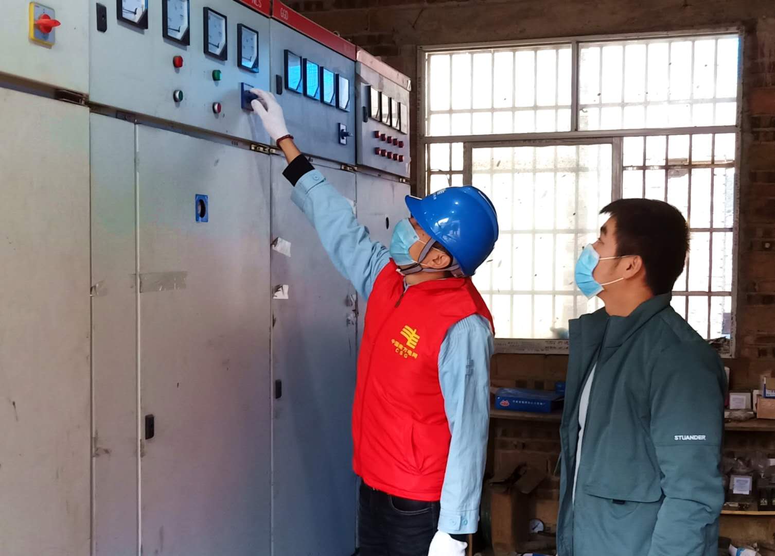 平塘供電局：主動(dòng)走訪現(xiàn)場辦公，助推企業(yè)有序復(fù)工