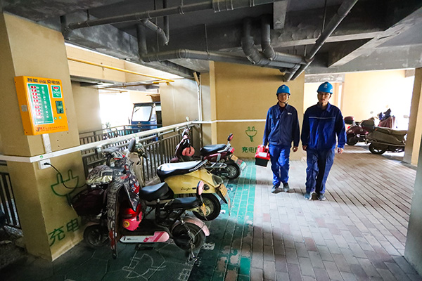 “小電驢”充電更安全了！寧?？h24393個充電接口完成升級改造