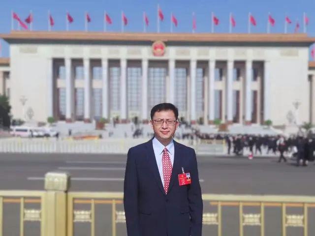 加快推動新能源行業(yè) 與人工智能融合創(chuàng)新——訪全國人大代表、樂山太陽能研究院院長姜希猛