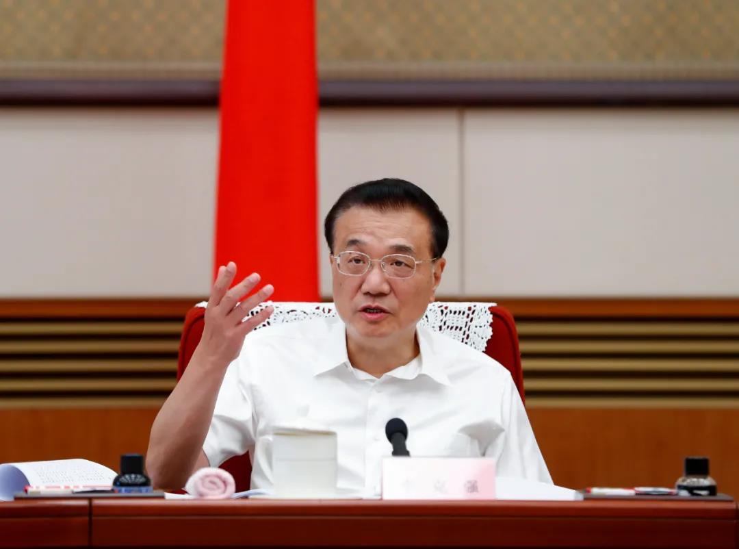 李克強(qiáng)：發(fā)揮西部風(fēng)、光、水電等優(yōu)勢 建大型清潔能源基地
