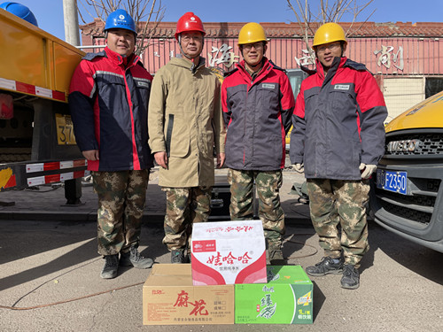 烏海電業(yè)局配電帶電作業(yè)處助力“煤改電”，送溫暖進(jìn)現(xiàn)場