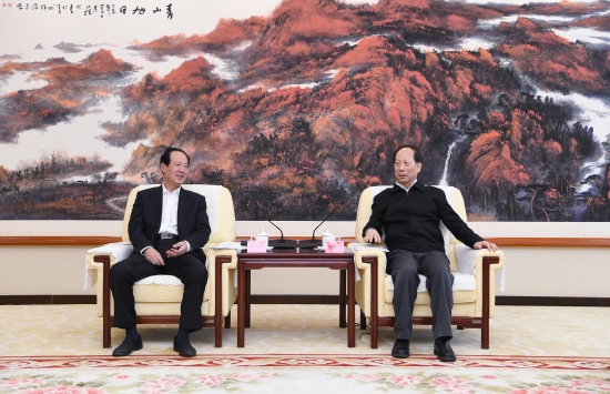丁焰章拜會內(nèi)蒙古自治區(qū)黨委書記、人大常委會主任石泰峰