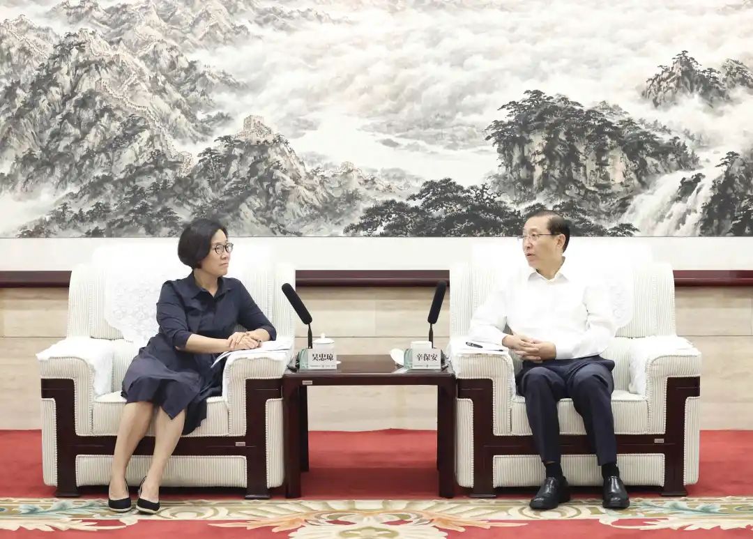 國家電網(wǎng)董事長、黨組書記辛保安與江西省委副書記、贛州市委書記吳忠瓊會談