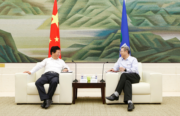錢智民會(huì)見煙臺(tái)市委副書記、市長(zhǎng)鄭德雁