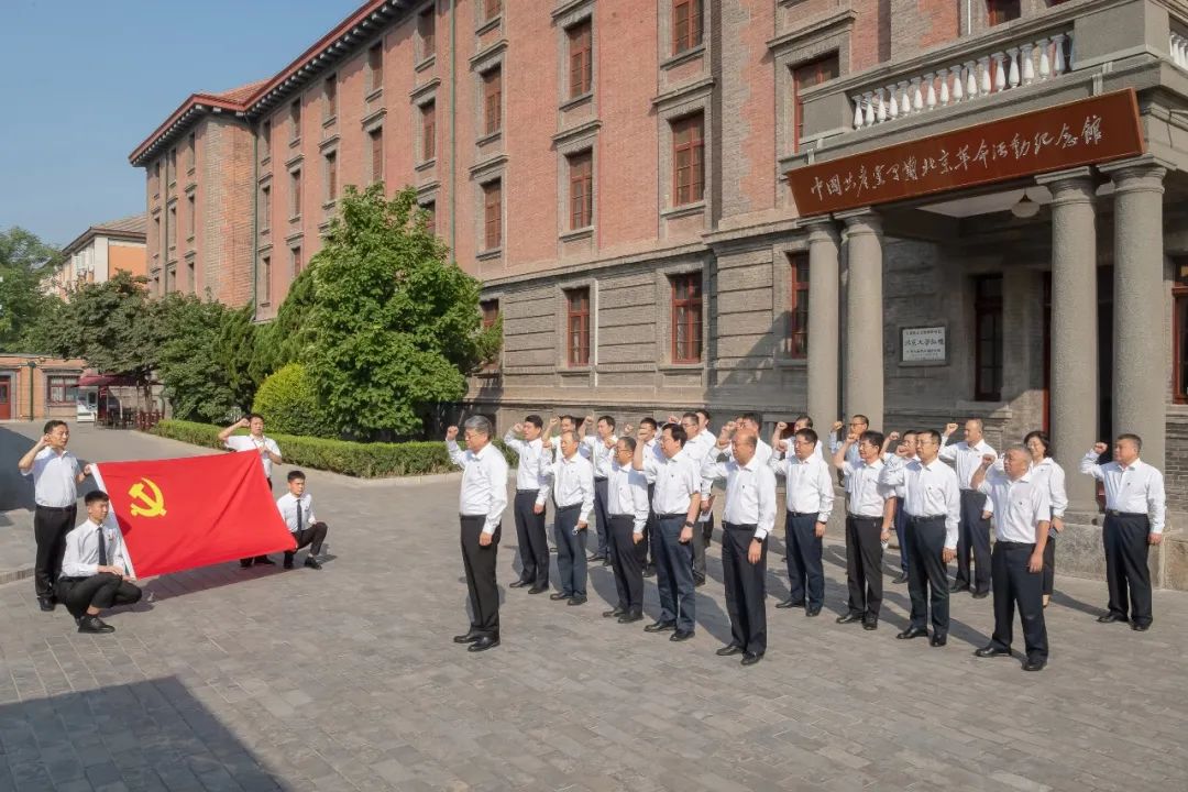 國家能源集團(tuán)黨組成員集體參觀學(xué)習(xí) “光輝偉業(yè)、紅色序章”主題展覽