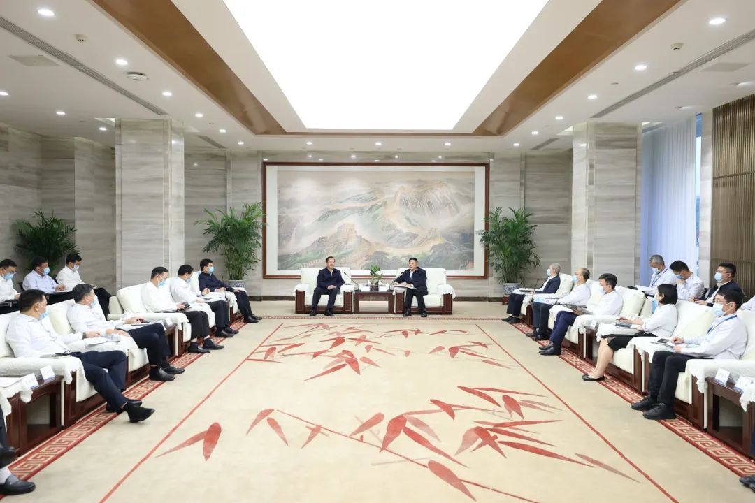 國家電網(wǎng)公司董事長、黨組書辛保安與東方電氣集團董事長俞培根、總經(jīng)理徐鵬會談