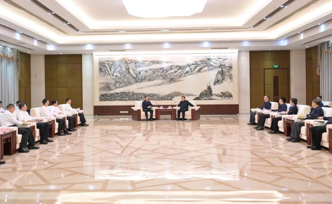 國家電網(wǎng)公司董事長、黨組書辛保安與四川省委書記王曉暉會談
