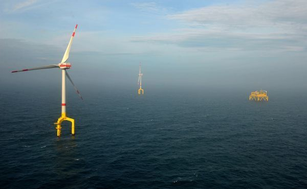 日研發(fā)世界最大浮式風(fēng)力發(fā)電機