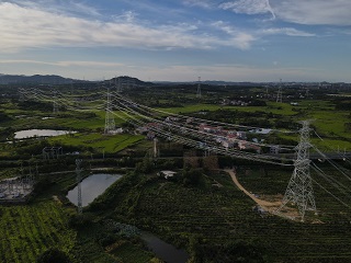 這項(xiàng)工程投產(chǎn)送電，將提高湖北省西電東送通道送電能力