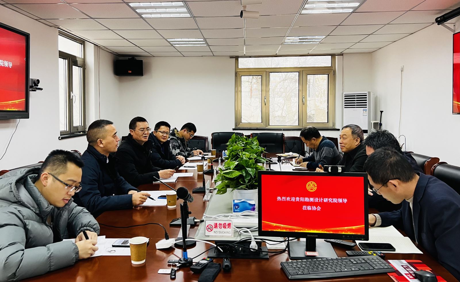 中國(guó)電力規(guī)劃設(shè)計(jì)協(xié)會(huì)李愛(ài)民與中國(guó)電建貴陽(yáng)院、國(guó)網(wǎng)江蘇電力設(shè)計(jì)咨詢公司領(lǐng)導(dǎo)座談交流