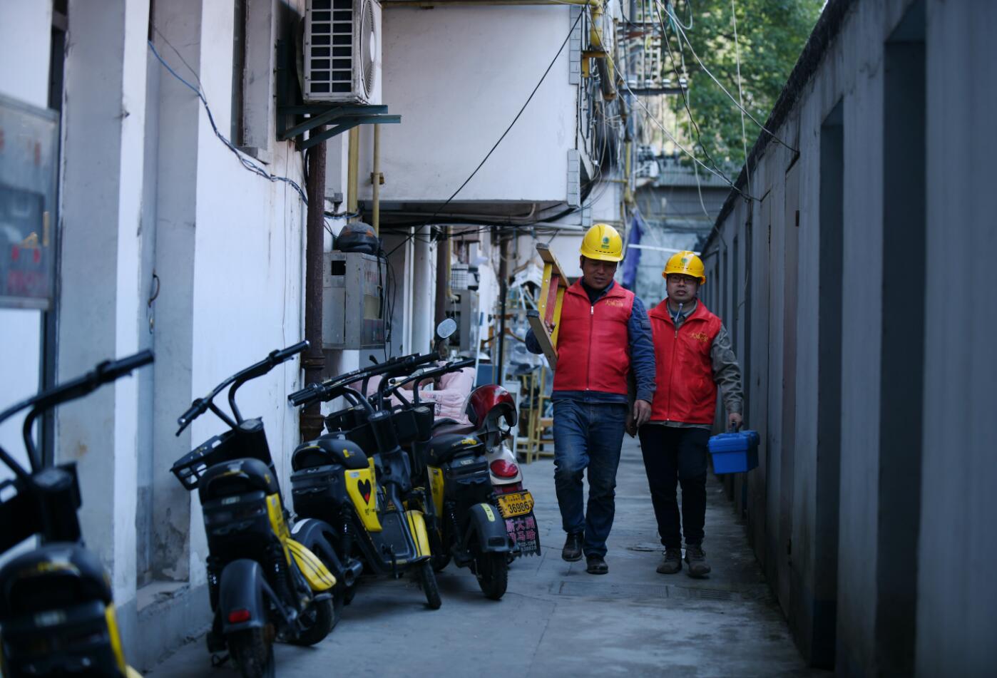 國網(wǎng)余姚市供電公司：“點(diǎn)亮黑樓道2.0”，借“光”照亮居民歸家路