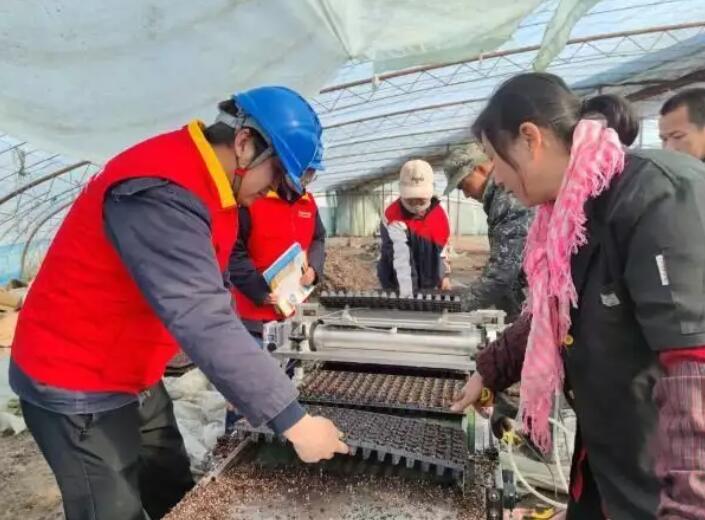 國網(wǎng)新疆電力公司貼心服務(wù)，為春耕春灌用電保駕護(hù)航
