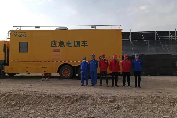 烏海市千里山供電公司：保電路上，我們一直在