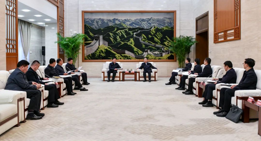 大唐集團(tuán)黨組書記、董事長鄒磊與青海省海南州委書記呂剛、州長尕瑪朋措會(huì)談
