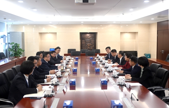 中國電建黨委常委、副總經(jīng)理王小軍與中國華電集團黨組成員、副總經(jīng)理李旭紅會談