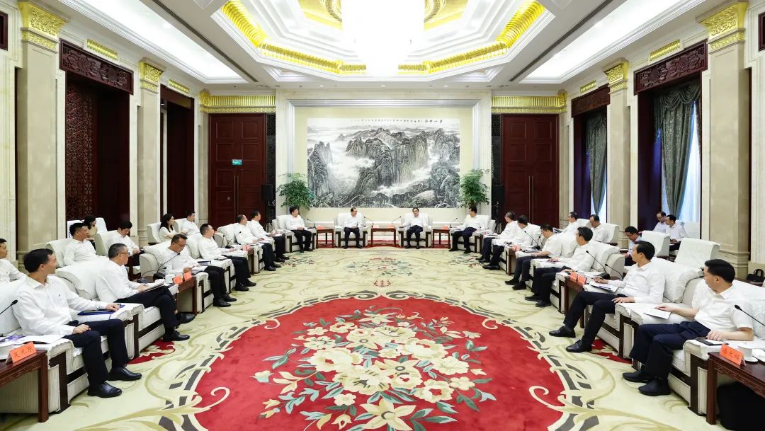 中國華電黨組書記、董事長江毅拜會(huì)貴州省委書記徐麟、省長李炳軍