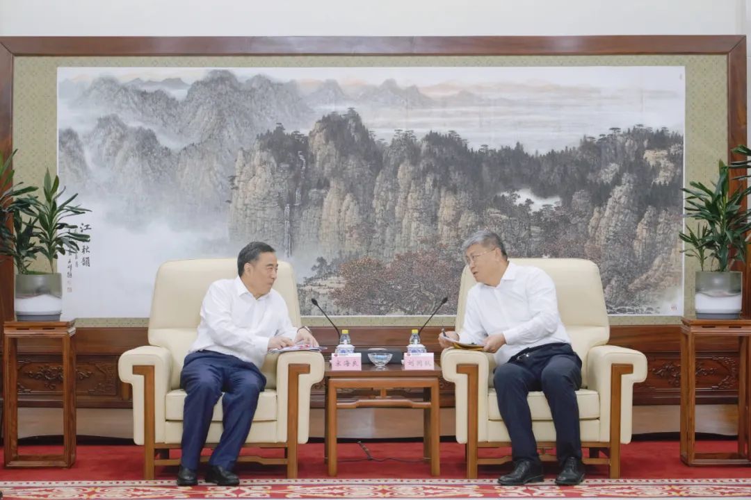 中國(guó)能建黨委書記、董事長(zhǎng)宋海良與國(guó)家能源集團(tuán)黨組書記、董事長(zhǎng)劉國(guó)躍會(huì)談