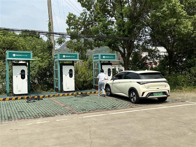 各類政策支持新能源汽車(chē)和充電樁下鄉(xiāng)，但村里真的需要這么多充電樁嗎?
