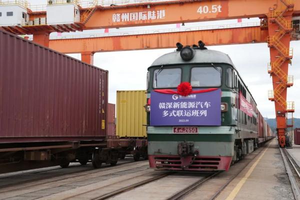 國產(chǎn)新能源汽車，坐火車“出海”!