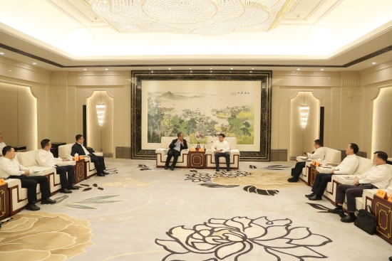 中國電建黨委副書記、總經(jīng)理王斌與江蘇省委常委、蘇州市委書記曹路寶舉行會(huì)談