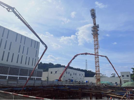 恒運9F燃機綜合辦公樓基礎(chǔ)筏板及承臺、坡道底板澆筑完成