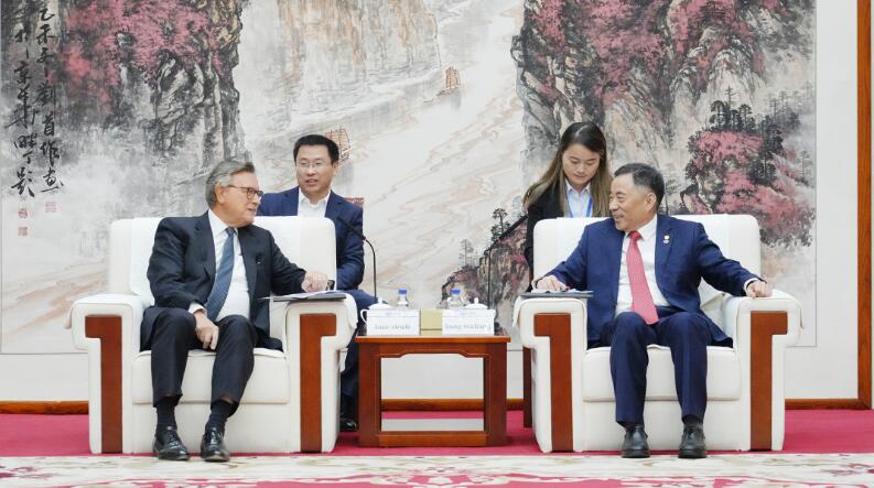 中國能建黨委書記、董事長宋海良與渣打集團主席韋浩思會談