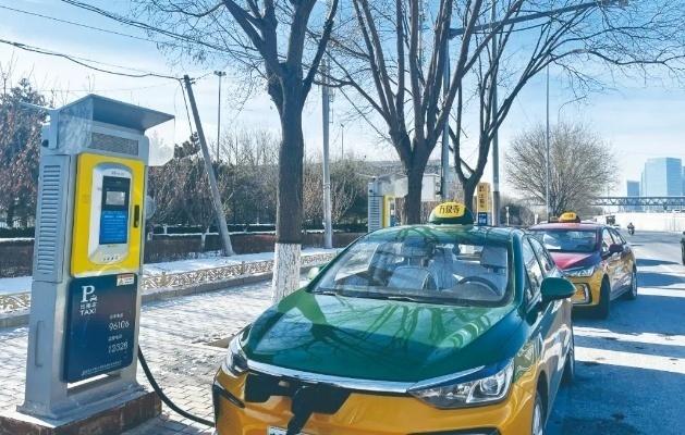 一天去四趟換電站，新能源出租車“不抗凍”怎么開