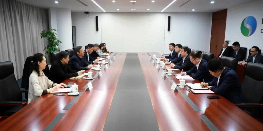 中國電氣裝備黨委書記、董事長白忠泉會見上海市經(jīng)濟和信息化委員會副主任戎之勤