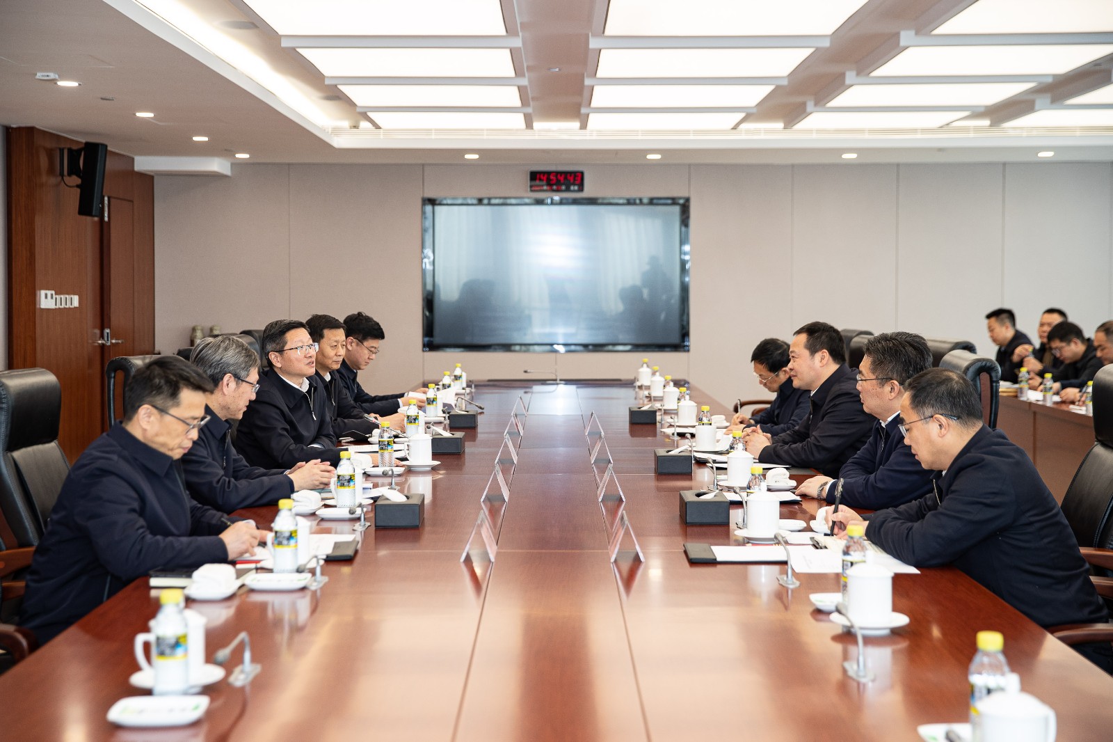 國(guó)家能源集團(tuán)公司總經(jīng)理、黨組副書記余兵會(huì)見(jiàn)上饒市委書記陳云