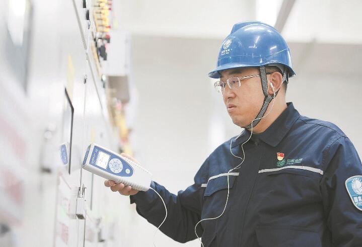【國網特等勞?！坎苌?把帶電檢測工作做精做透