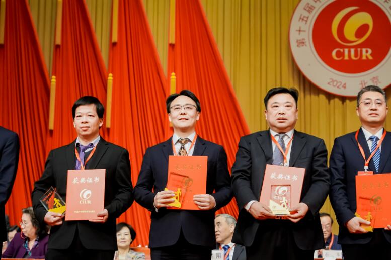 中國(guó)能建綠色建材公司黨委書記、董事長(zhǎng)，綠色先進(jìn)材料研究院院長(zhǎng)蔣洋榮獲“2023年中國(guó)產(chǎn)學(xué)研合作創(chuàng)新獎(jiǎng)”
