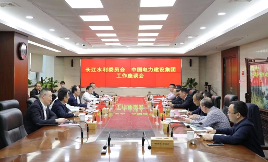 中國(guó)電建黨委書記、董事長(zhǎng)丁焰章與長(zhǎng)江水利委員會(huì)黨組書記、主任劉冬順會(huì)談