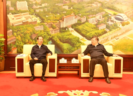 中國(guó)電建黨委書記、董事長(zhǎng)丁焰章與華中科技大學(xué)校長(zhǎng)尤政會(huì)談