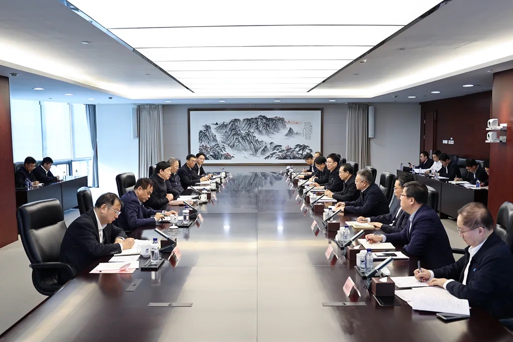 華電集團董事長江毅、總經(jīng)理葉向東與國家電網(wǎng)董事長、黨組書記張智剛會談