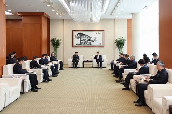華能集團董事長溫樞剛、總經(jīng)理鄧建玲會見國家電網(wǎng)董事長張智剛