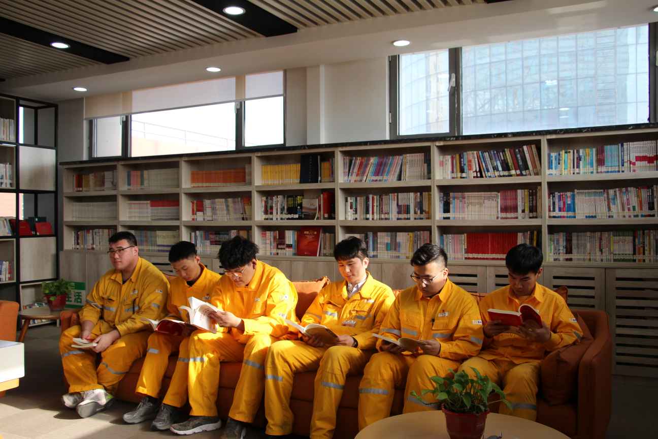 華潤電力盤錦公司“學習百年黨史、誦讀紅色經(jīng)典”青年讀書分享活動