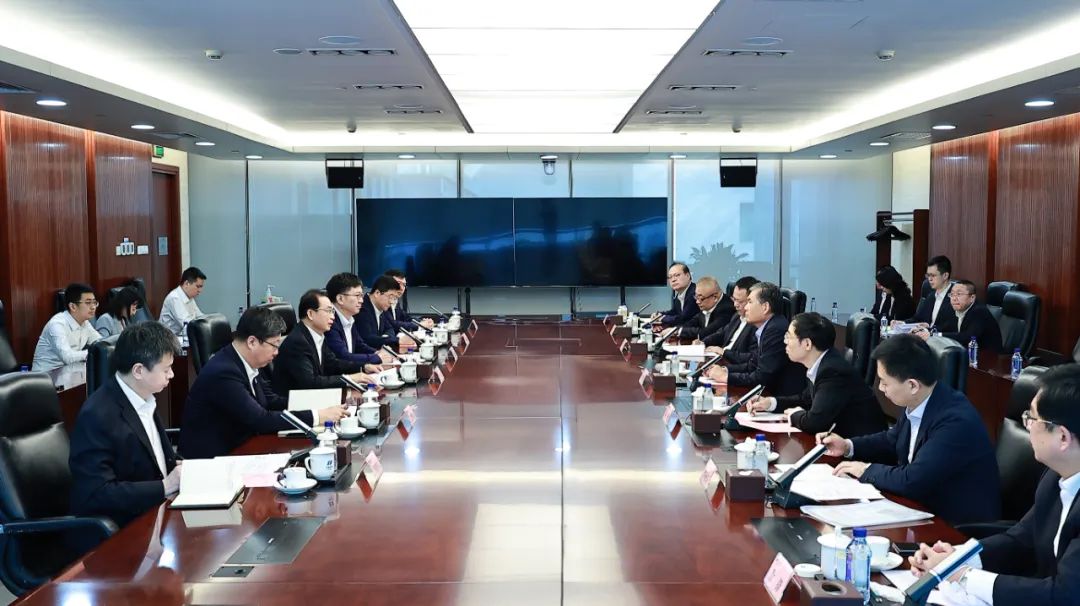 華電集團黨組書記、董事長江毅與中國太平保險集團黨委書記、董事長王思東舉行會談