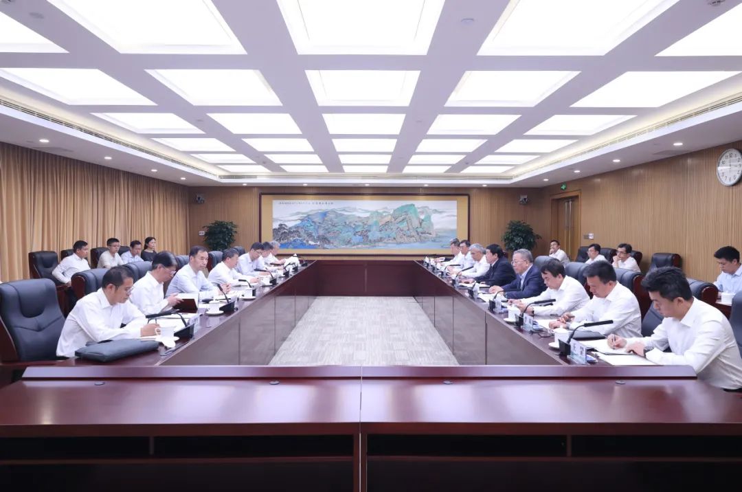 國家能源局黨組書記、局長章建華赴國家電網(wǎng)公司調(diào)研迎峰度夏電力保供工作