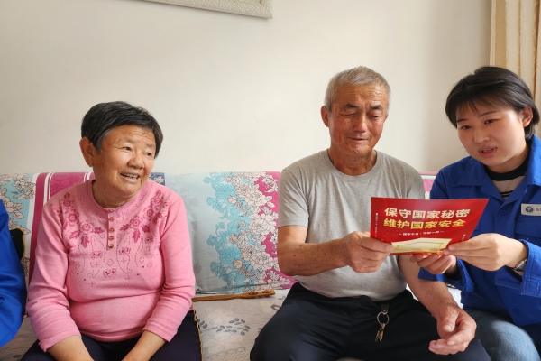 內(nèi)蒙古電力公司烏海千里山供電公司黨支部、工會(huì)、團(tuán)支部（青工委）開(kāi)展“蒙電愛(ài)心光明行”保密宣傳活動(dòng)