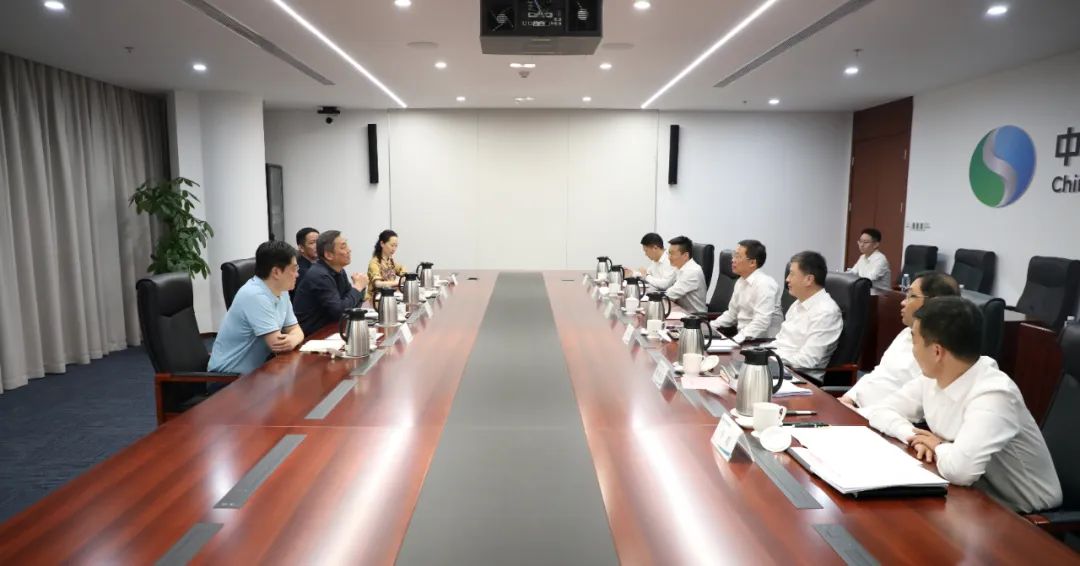 中國電氣裝備李洪鳳董事長、周群總經(jīng)理會見上海市經(jīng)信委副主任戎之勤