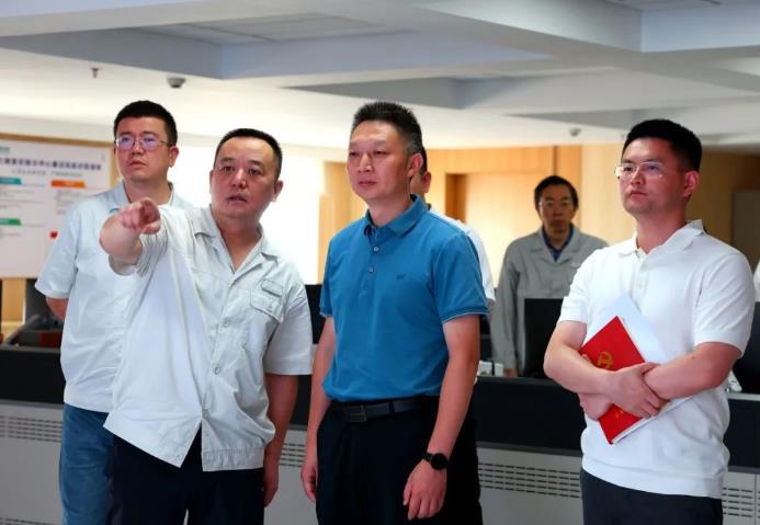 崇州市委副書記、市長饒程赴國網(wǎng)崇州供電公司調(diào)研高溫電力保供工作