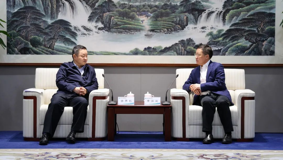 中國(guó)電氣裝備黨委書記、董事長(zhǎng)李洪鳳會(huì)見中國(guó)國(guó)新黨委書記、董事長(zhǎng)徐思偉