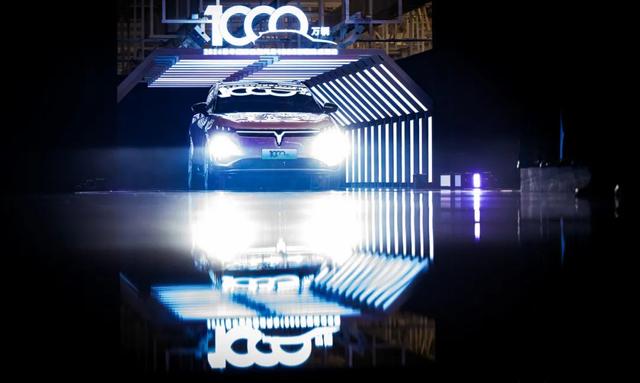 年產(chǎn)量破千萬，中國新能源汽車挑戰(zhàn)中前行