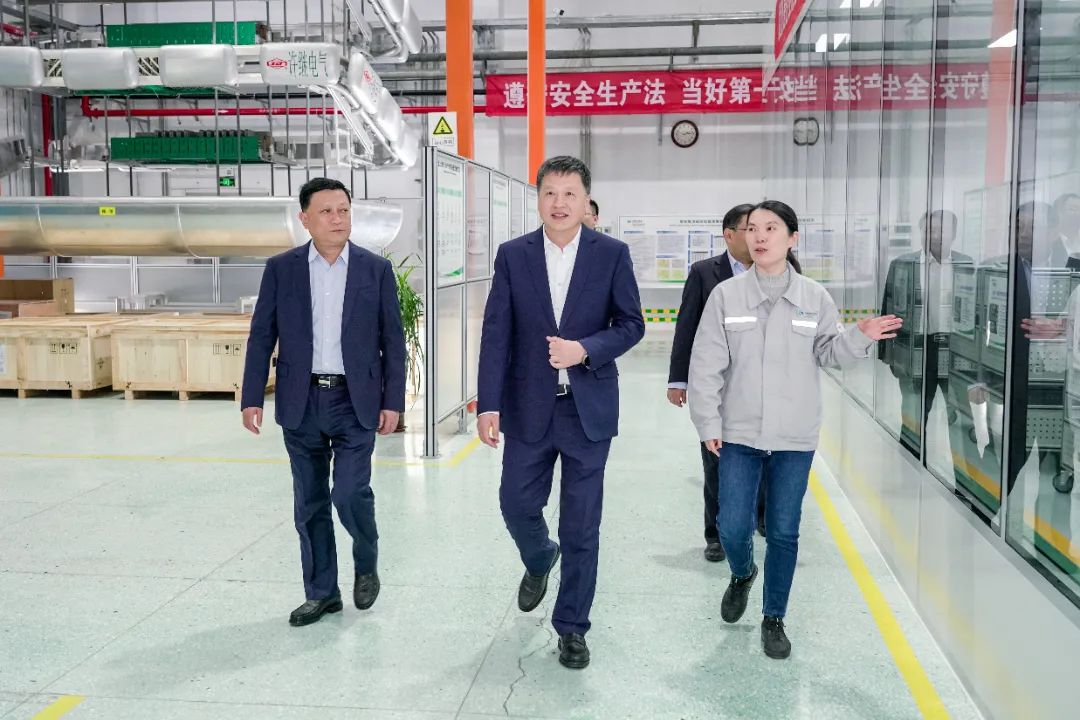 中國電氣裝備黨委副書記、總經(jīng)理周群到河南所屬企業(yè)調(diào)研