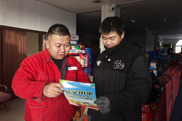 內蒙古電力集團烏海千里山供電公司蒙電愛心光明行，用電無憂進社區(qū)