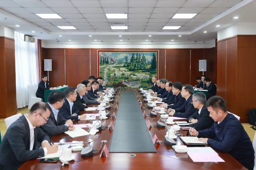 華電集團(tuán)黨組書記、董事長江毅與上海電氣黨委書記、董事長吳磊舉行會(huì)談