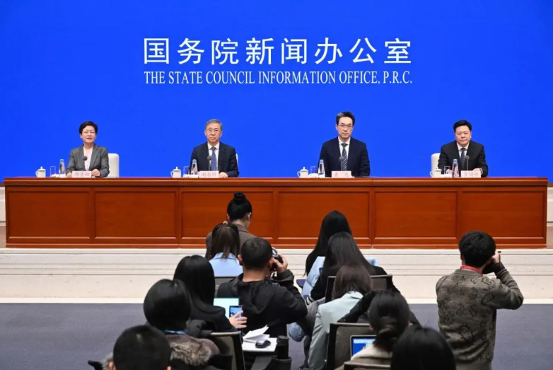 國家發(fā)改委：“沙戈荒”新能源基地加快建設(shè)，截至11月底，西北五省風(fēng)光裝機(jī)達(dá)到280GW左右