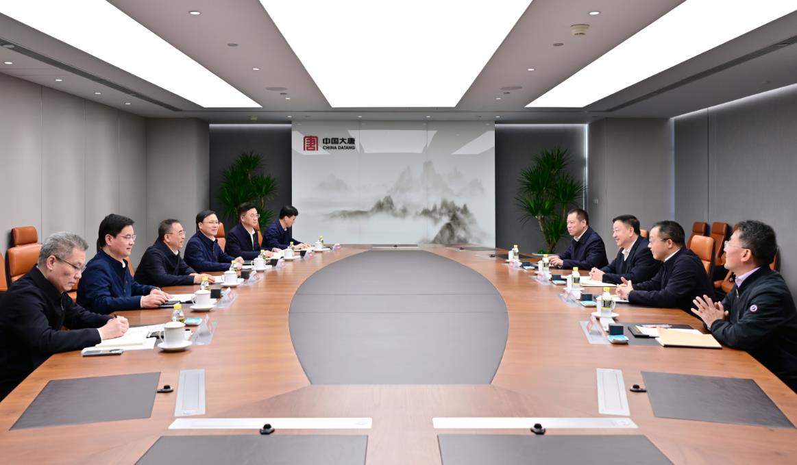 中國(guó)大唐董事長(zhǎng)鄒磊、總經(jīng)理張傳江與中廣核董事長(zhǎng)楊長(zhǎng)利、總經(jīng)理高立剛會(huì)談