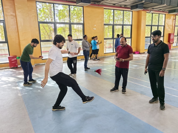 【新春走基層】熱熱鬧鬧過(guò)大年，海外堅(jiān)守迎新春