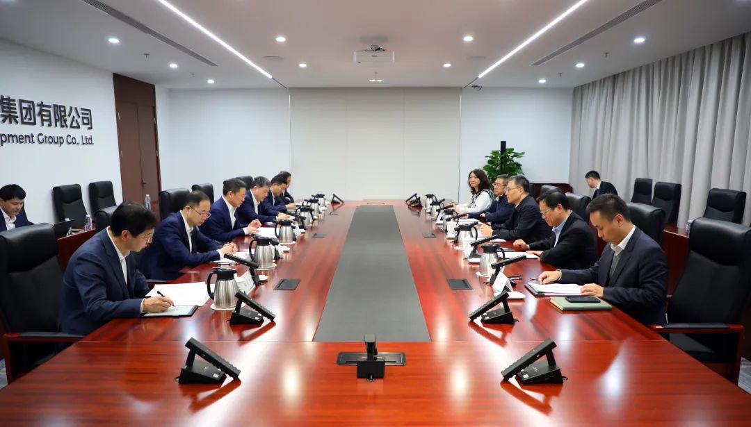 中國電氣裝備董事長李洪鳳、總經(jīng)理周群會見佛山市委書記唐屹峰